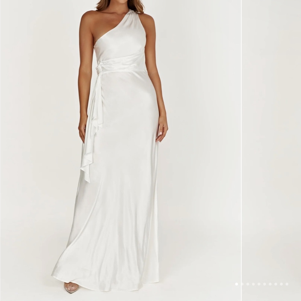 MESHKI white gown